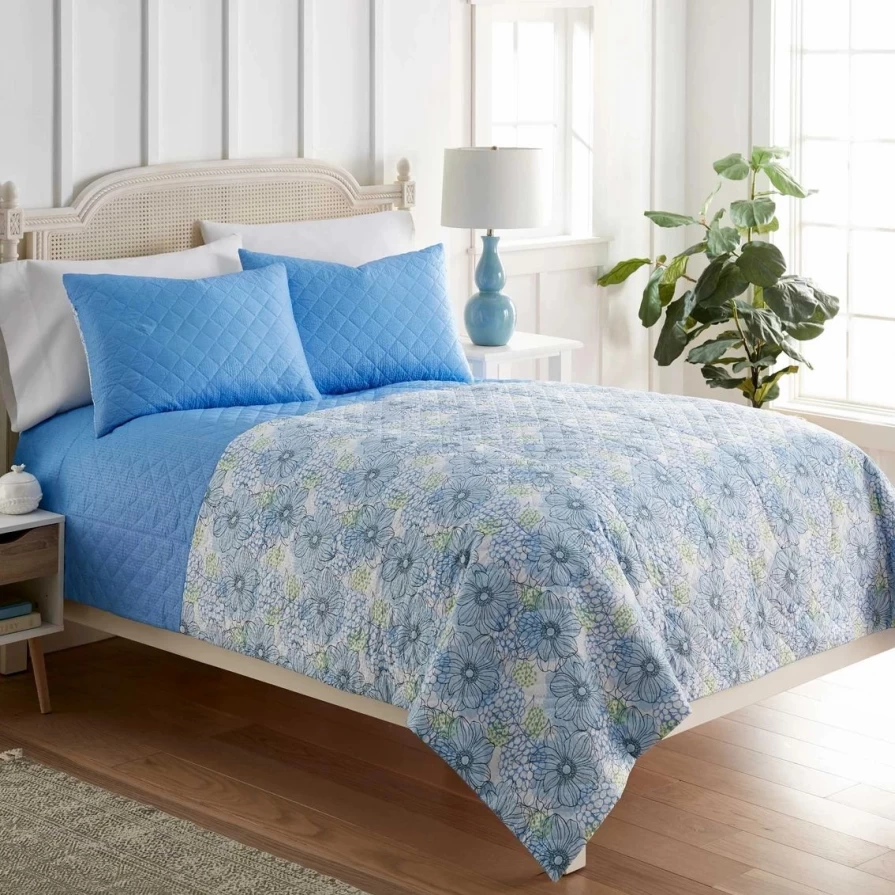 "Shavel 6-Piece Seersucker Quilt Set in Blue Poppies – Luxury Home Bedding Collection"