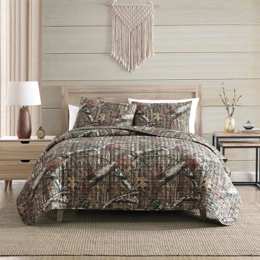 Affordable Mossy Oak Camouflage Hunting Quilt for Outdoor Enthusiasts