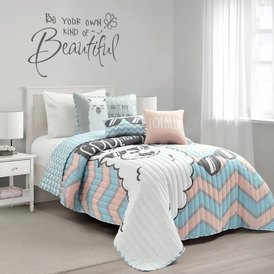 Cool As Llama Reversible Quilt Set - Soft & Stylish Bedding Collection