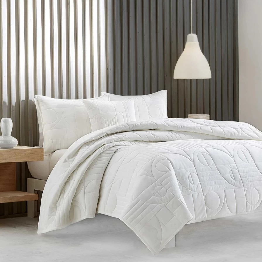 Oscar de la Renta Oliver Bryant Luxury Coverlet Bedspread | Outlet Sale