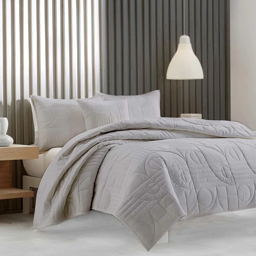 Oscar de la Renta Oliver Bryant Luxury Coverlet Bedspread | Outlet Sale