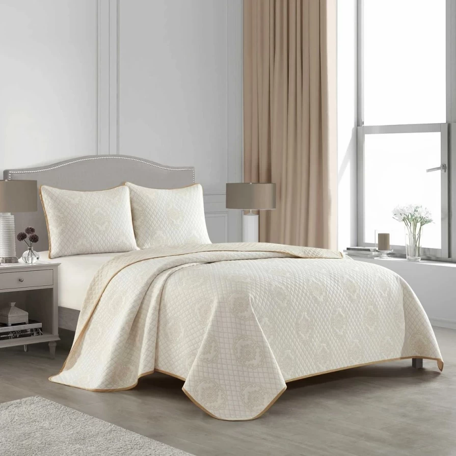 Luxury Grand Avenue 3-Piece Valentine Quilt Set - Premium Bedding Collection