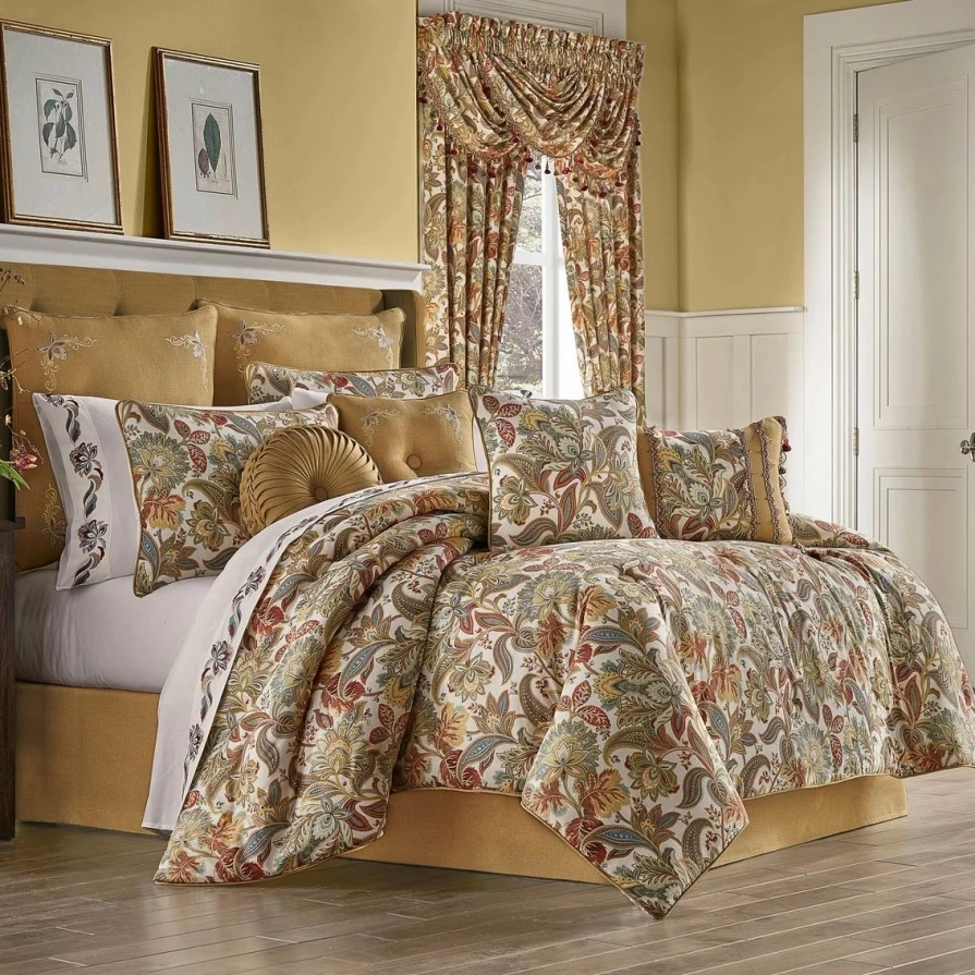 "August Deals: 4-Piece Queen Comforter Set - Five Queens Court Collection"