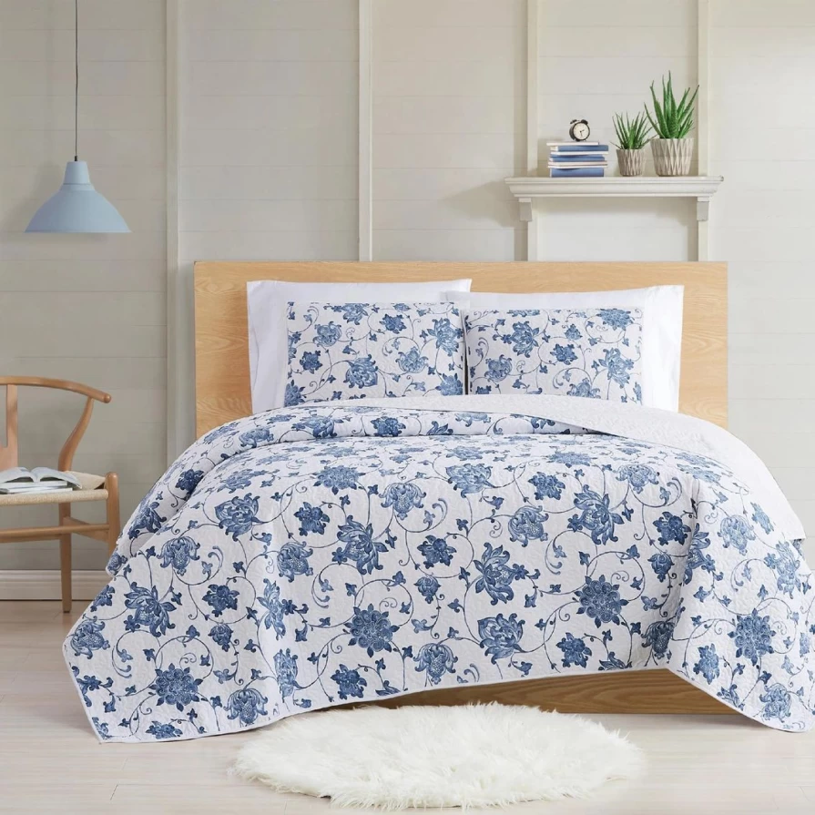 "Premium 3-Piece Cottage Classics Quilt Set - Estate Bloom Design for Cozy Bedding"