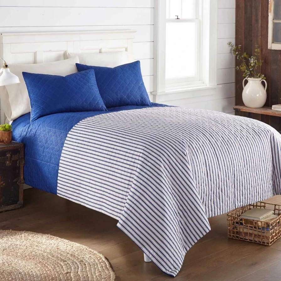 Americana Stripe Seersucker 6-Piece Quilt Set - Luxury Bedding Collection