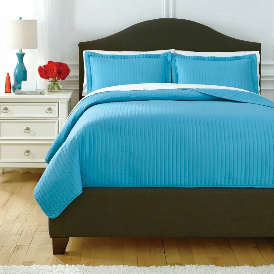 Signature Design By Ashley Raleda 3-Piece Contemporary Coverlet Set - Soft Bedspread & Stylish Decor